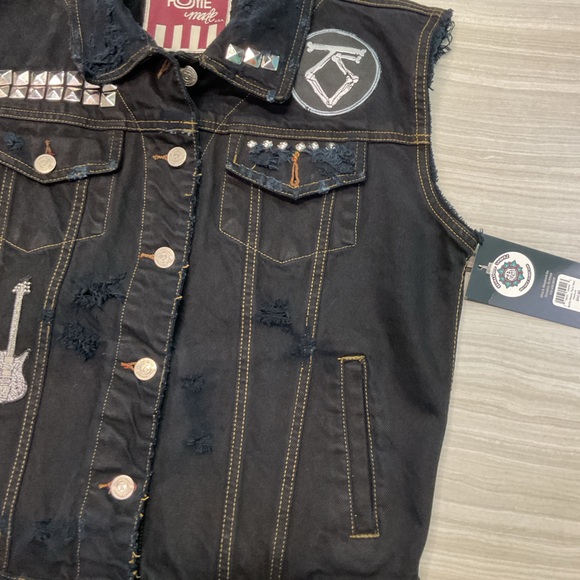 Battle Ready Riveted Punk Vest - Picture 6 of 6